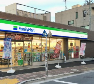 コンビニ　ファミリーマート練馬桜台二丁目店（コンビニ）まで327m