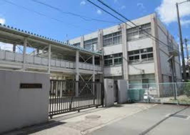 小学校　富田林市立新堂小学校（小学校）まで549m