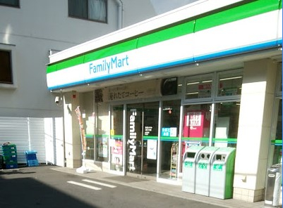 コンビニ　ファミリーマート二葉三丁目店（コンビニ）まで692m