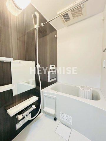 バス・シャワールーム　同間取り、別号室のお部屋のお写真となります。