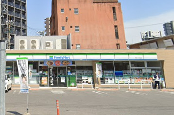 コンビニ　ファミリーマート 平安一丁目店（コンビニ）まで299m