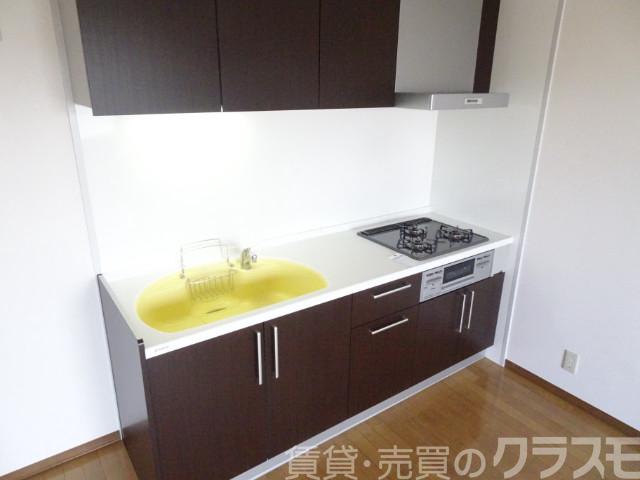 キッチン　効率よくお料理できる３口コンロ付き♪