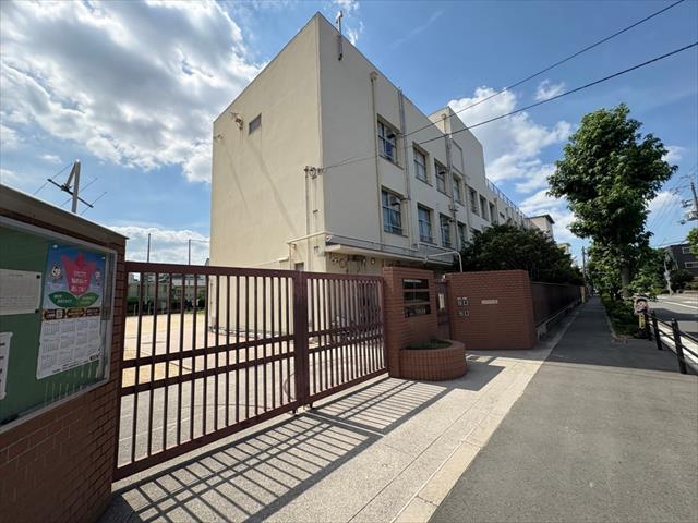 中学校　中島中学校（中学校）まで604m