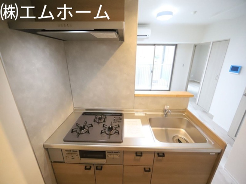 キッチン　システムキッチン（３口ガスコンログリル付き）