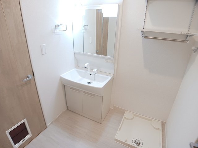 洗面設備　コンパクトで使いやすい洗面所