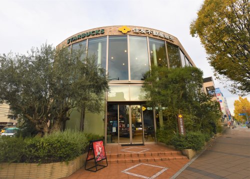 飲食店　スターバックスコーヒー本山駅前店（飲食店）まで862m