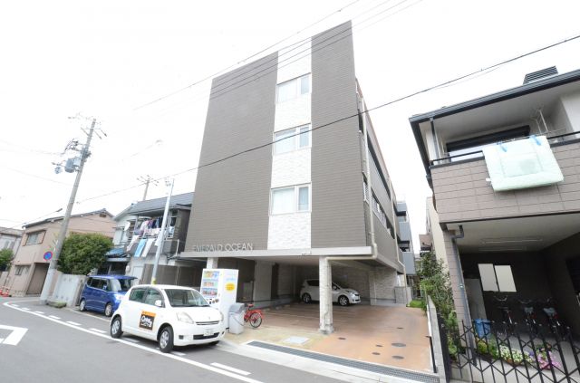 建物外観　オートロック付きで安心です♪