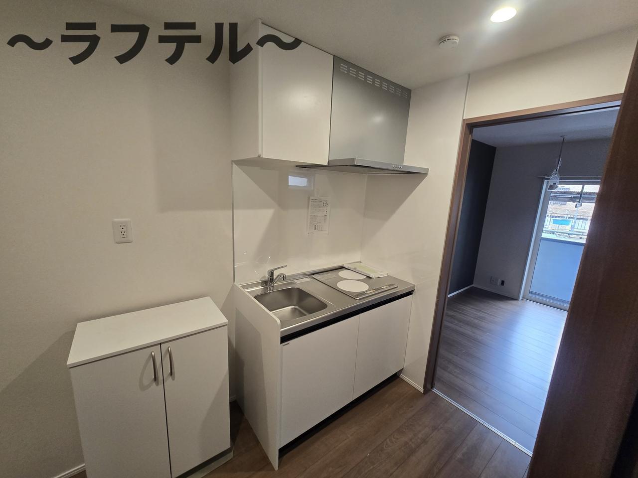 キッチン　同メーカー施工　別部屋イメージ写真