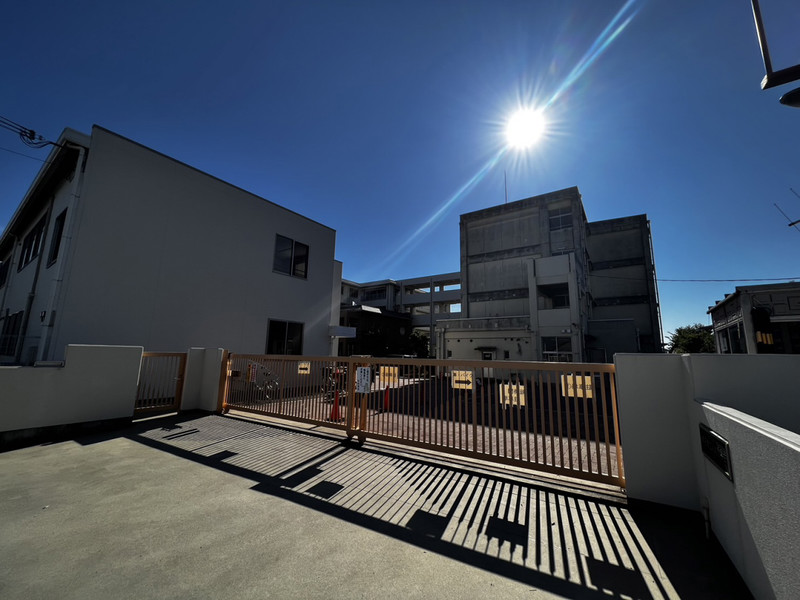 小学校　人丸小学校（小学校）まで546m