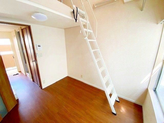 居室・リビング　ロフト階段