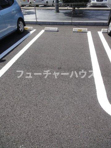 駐車場　駐車場があるので、車を買う予定の方も安心です