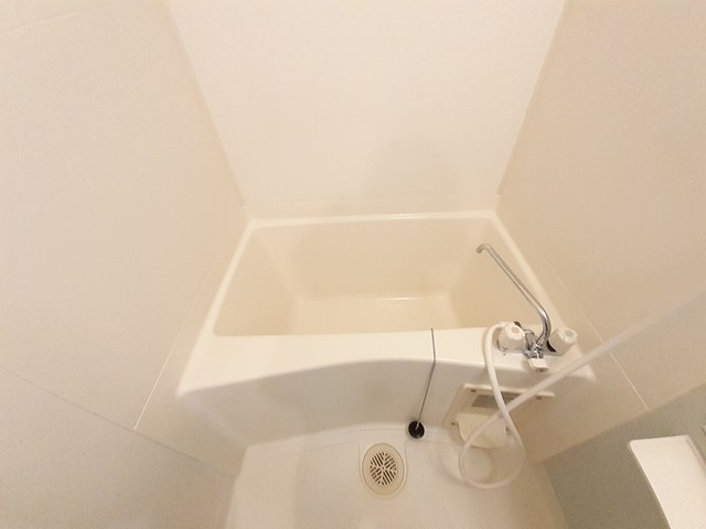 バス・シャワールーム　※同建物の別のお部屋の写真です。
