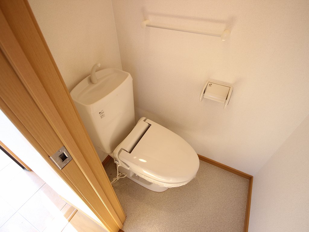 トイレ　※同建物の別のお部屋の写真です。