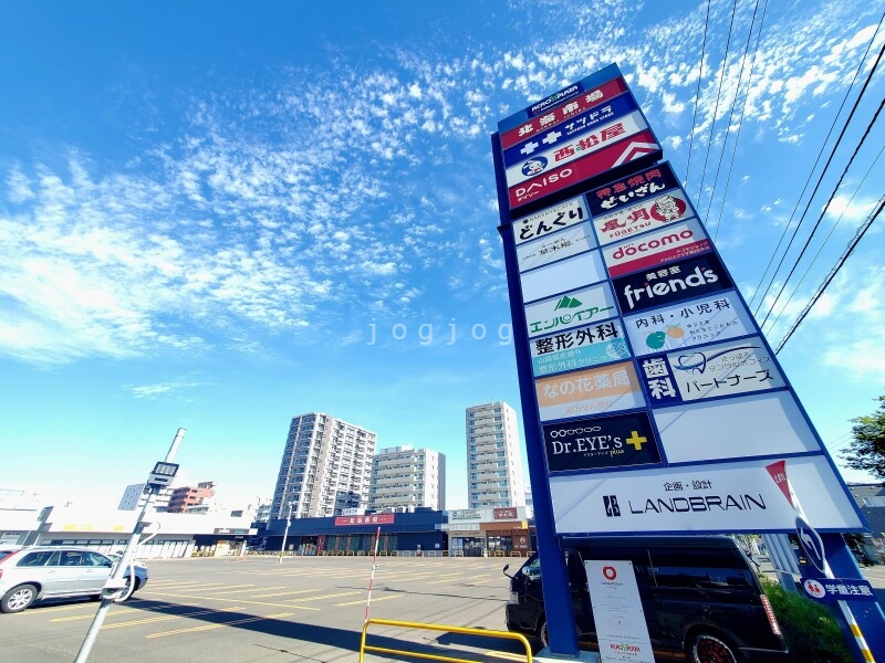 ショッピングセンター　アクロスプラザ南22条（ショッピングセンター）まで765m
