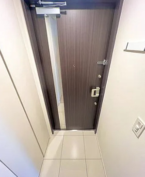 玄関　※別部屋の参考写真です。