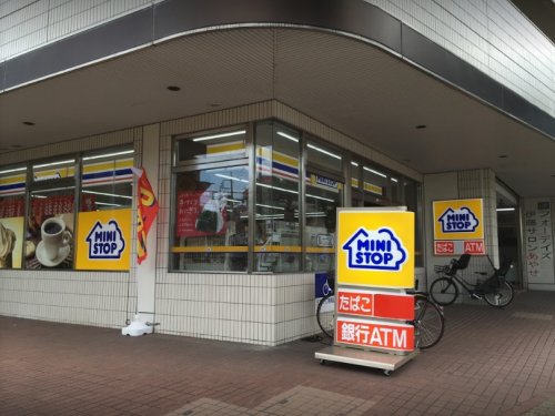 コンビニ　ミニストップ 足立綾瀬1丁目店（コンビニ）まで411m