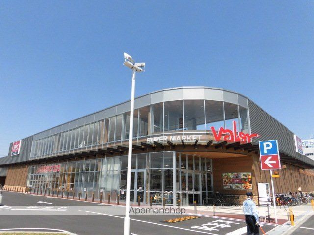 スーパー　バロー高槻店（スーパー）まで1049m