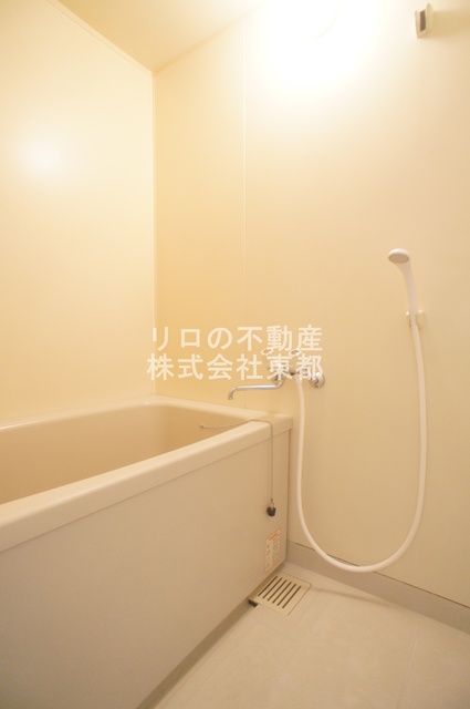 バス・シャワールーム　バスルームは浴槽付なので、ゆったり湯船につかれますね♪