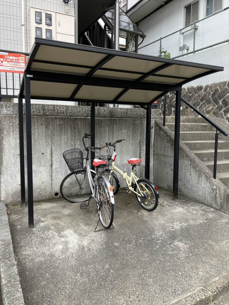 駐車場　駐輪場になります。