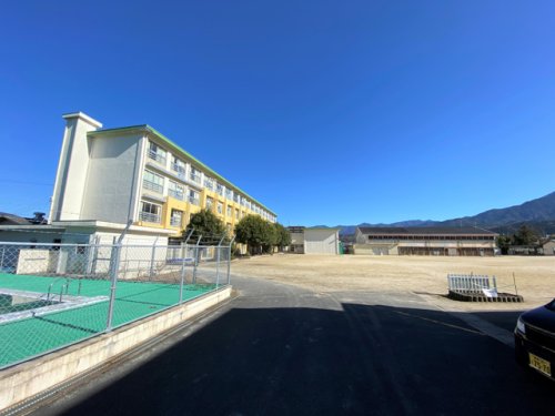 小学校　西小学校（小学校）まで1873m