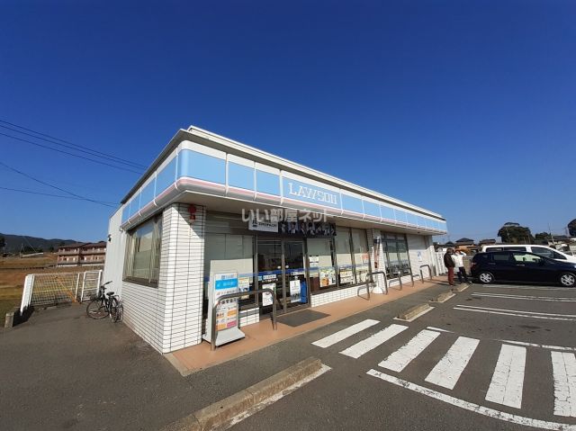 コンビニ　ローソン 鳥栖インター店（コンビニ）まで586m