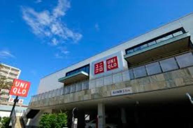 ショッピングセンター　ユニクロ足立入谷店（ショッピングセンター）まで348m