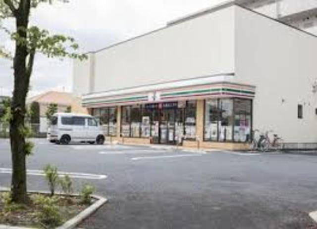 コンビニ　セブンイレブン足立入谷1丁目店（コンビニ）まで127m