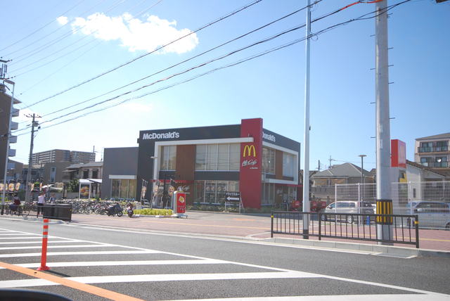飲食店　マクドナルド枚方禁野店（飲食店）まで772m