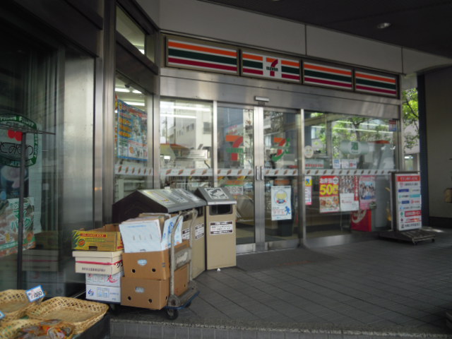 コンビニ　セブンイレブン・新高円寺駅前店（コンビニ）まで201m