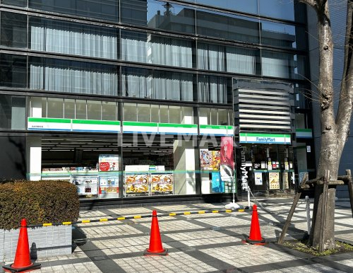 コンビニ　ファミリーマート 丸の内駅北店（コンビニ）まで128m