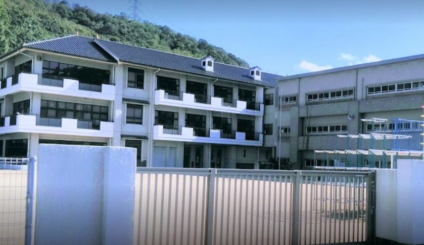 小学校　玉野市立八浜小学校（小学校）まで2151m