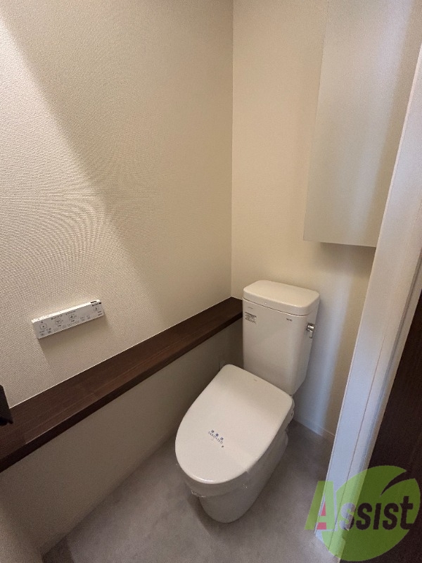 トイレ　トイレも広々としていて、快適に使えますよ。