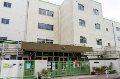 小学校　新宿小学校（小学校）まで143m