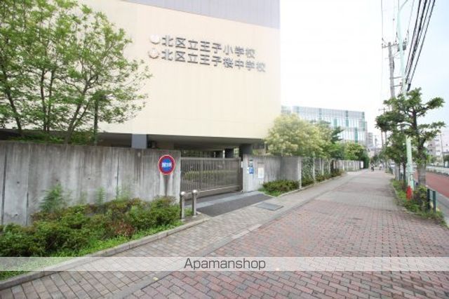 中学校　王子桜中学校（中学校）まで689m