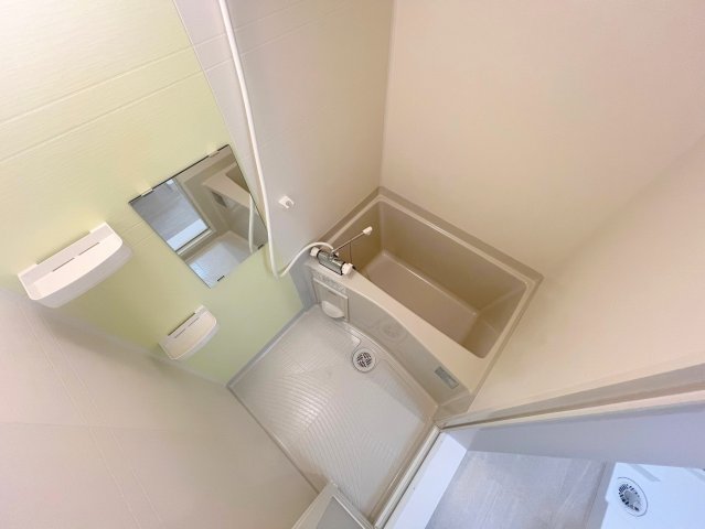 バス・シャワールーム　広めのお風呂は一日の疲れを癒してくれます。