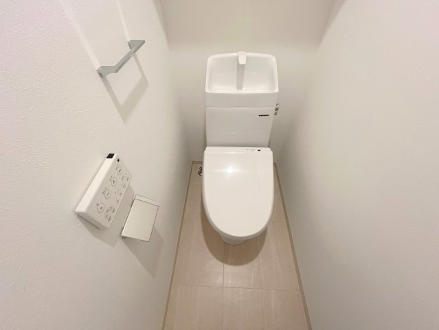 トイレ　綺麗なトイレにはウォシュレット標準装備です。