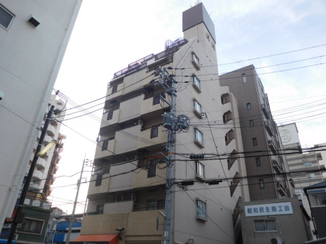 建物外観　ずっしりと重厚感あるマンションです