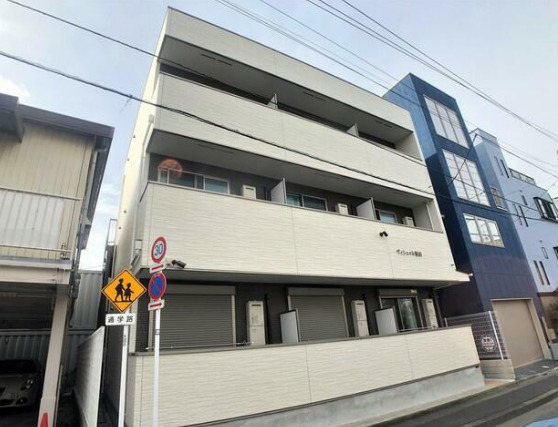 建物外観　ネット無料。ネット無料なら月々実質4000円程度のコストがか