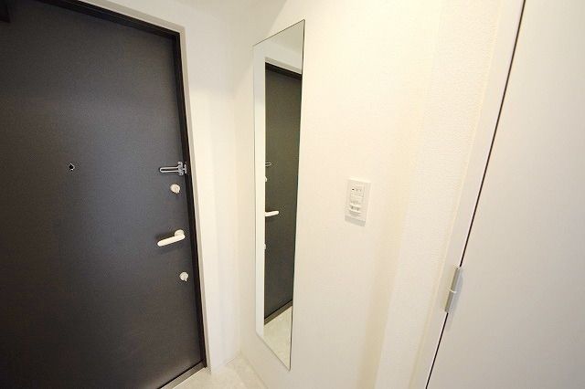玄関　★玄関に姿鏡がありますよ