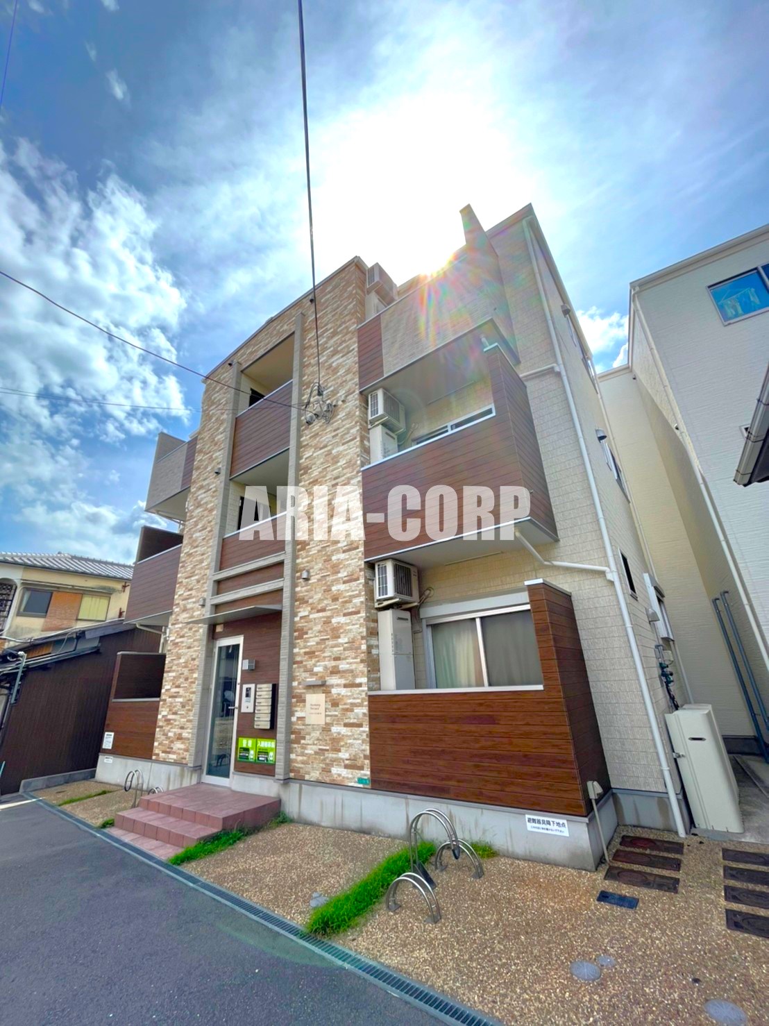 建物外観　2017年完成、全室端部屋設計のデザイナーズアパートです！