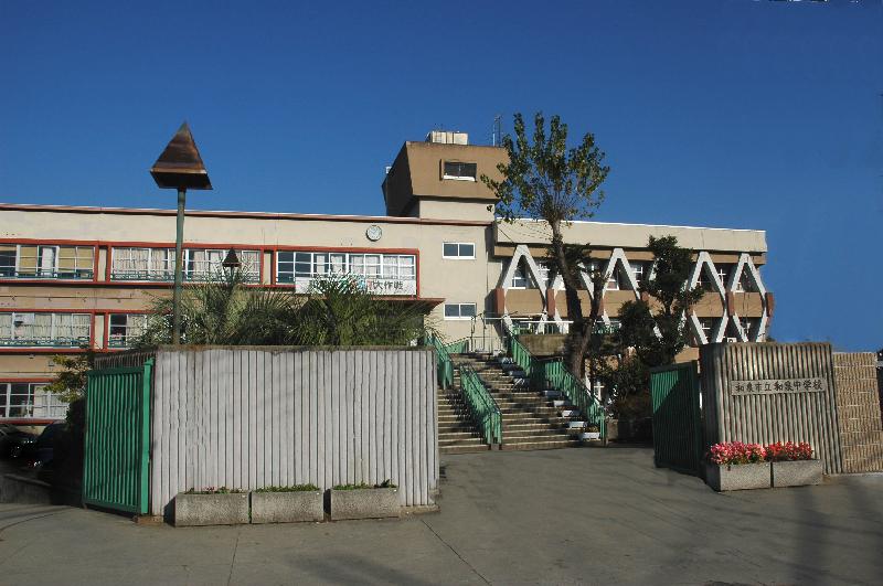 中学校　和泉市立 和泉中学校（中学校）まで656m