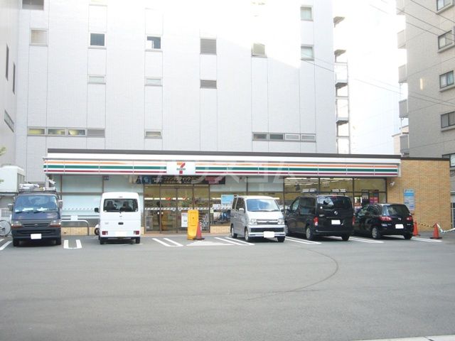 コンビニ　セブンイレブン 西鉄薬院駅北口店（コンビニ）まで404m