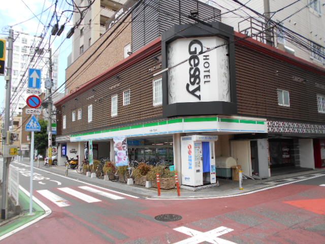 コンビニ　ファミリーマート今泉一丁目店（コンビニ）まで257m
