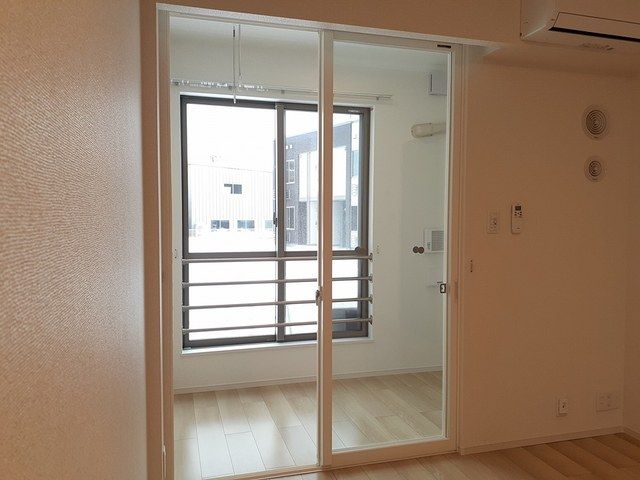 バルコニー　雨の日でも安心のサンルームです