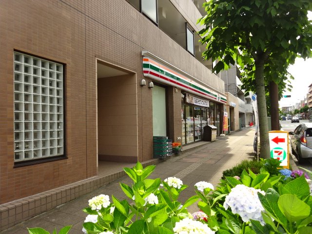 コンビニ　セブンイレブン三ッ沢下町店（コンビニ）まで350m