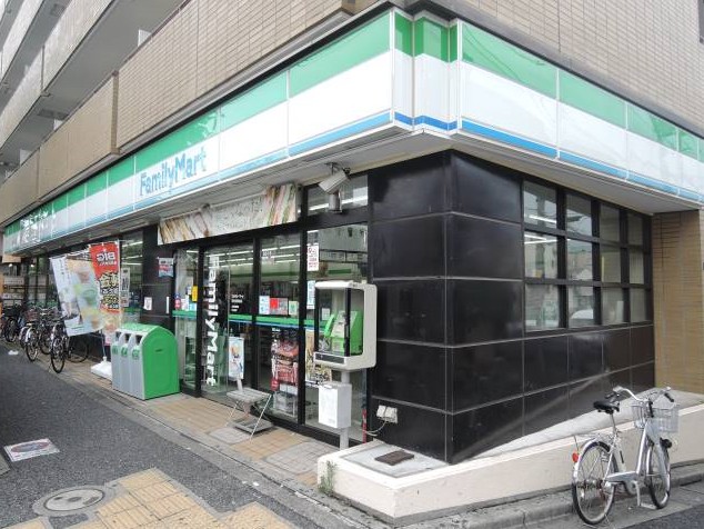 コンビニ　ファミリーマート 新代田駅前店（コンビニ）まで199m