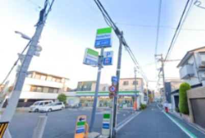 コンビニ　ファミリーマート 上住吉二丁目店（コンビニ）まで131m