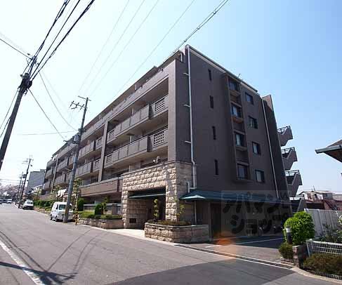 建物外観　大型賃貸物件です。