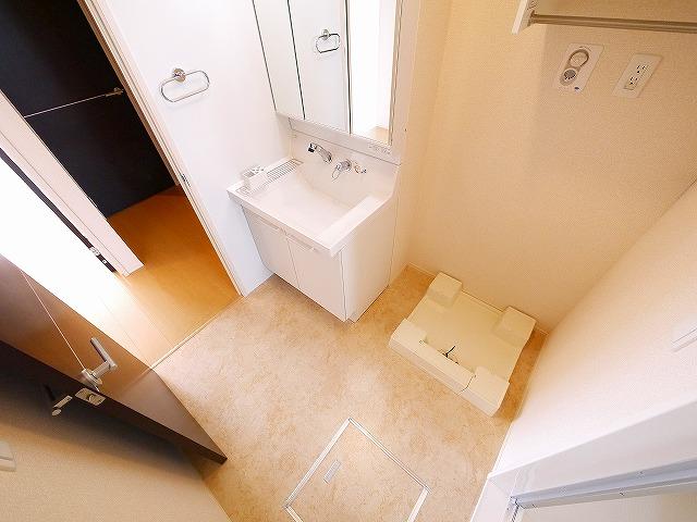洗面設備　コンパクトで使いやすい洗面所