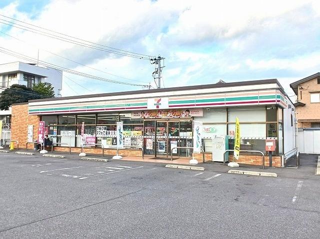 コンビニ　セブンイレブン（コンビニ）まで300m